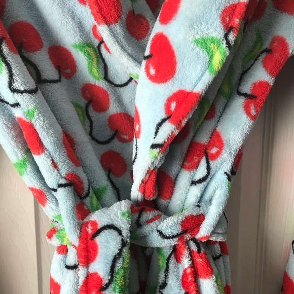 BATHROBE CHERRY THEME ON STAGE SZ SMALL WITH POCKETS - Picture 2 of 5